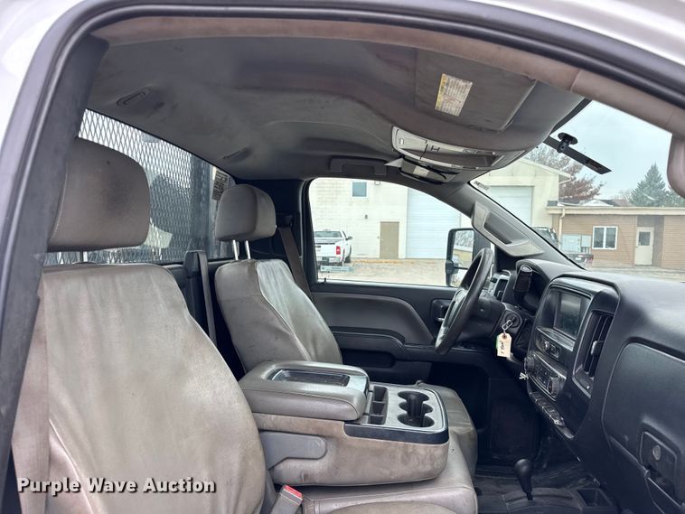 image for item ER0298 2016 Chevrolet Silverado 3500HD flatbed pickup truck