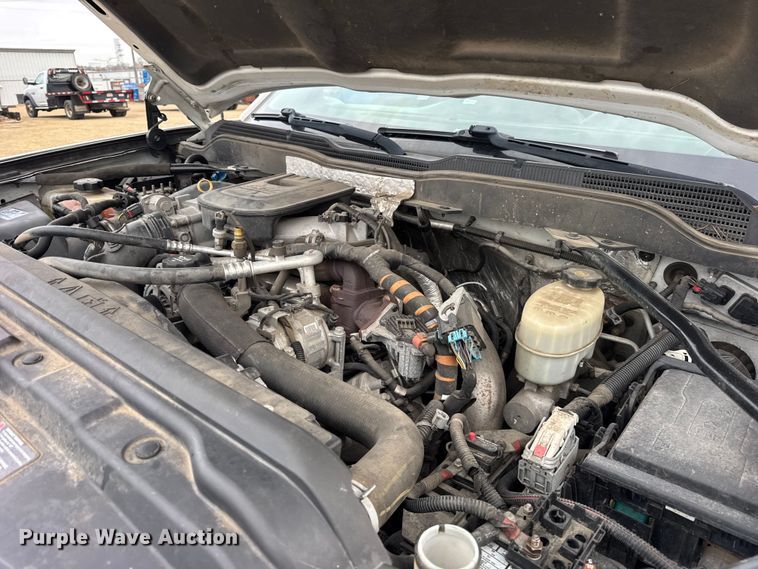 image for item ER0298 2016 Chevrolet Silverado 3500HD flatbed pickup truck