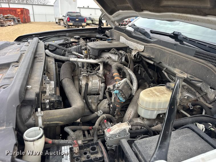 image for item ER0298 2016 Chevrolet Silverado 3500HD flatbed pickup truck