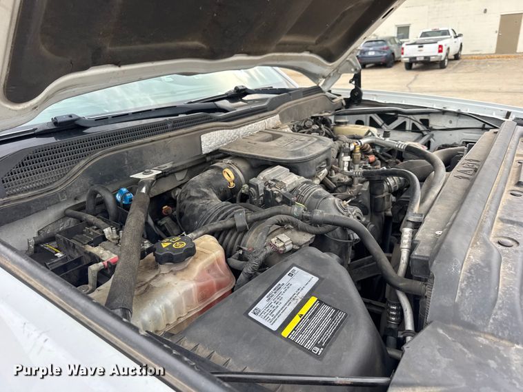 image for item ER0298 2016 Chevrolet Silverado 3500HD flatbed pickup truck