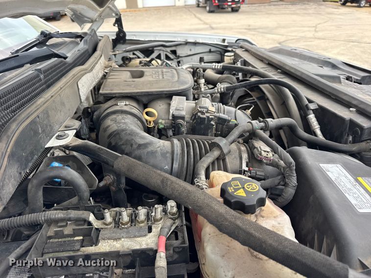 image for item ER0298 2016 Chevrolet Silverado 3500HD flatbed pickup truck