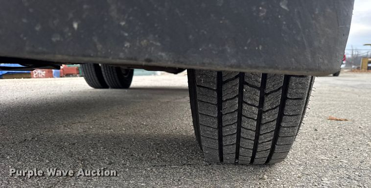 image for item ER0298 2016 Chevrolet Silverado 3500HD flatbed pickup truck