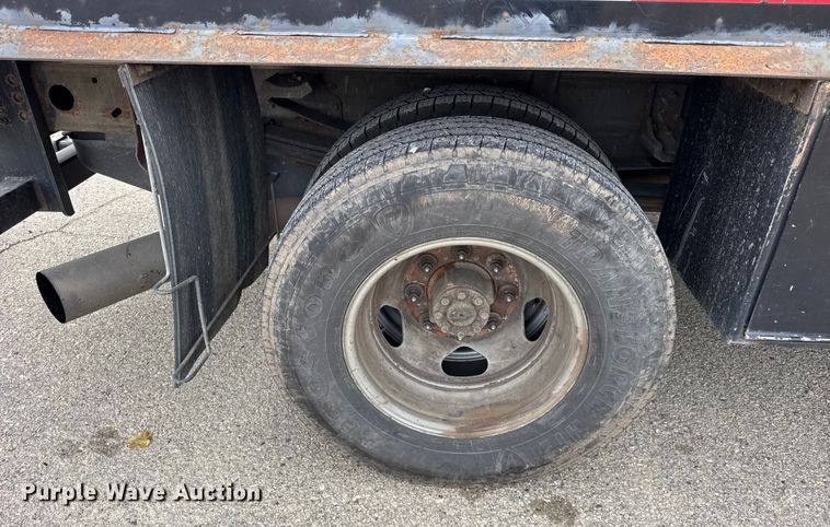 image for item ER0298 2016 Chevrolet Silverado 3500HD flatbed pickup truck