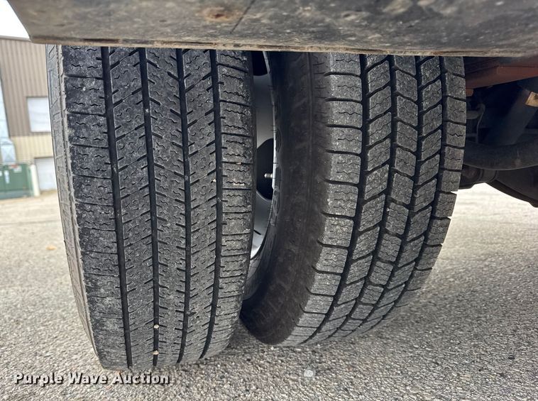 image for item ER0298 2016 Chevrolet Silverado 3500HD flatbed pickup truck