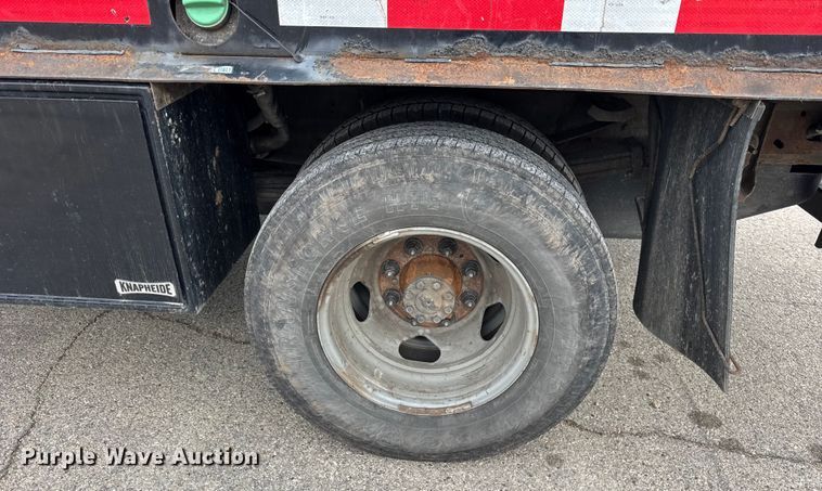 image for item ER0298 2016 Chevrolet Silverado 3500HD flatbed pickup truck