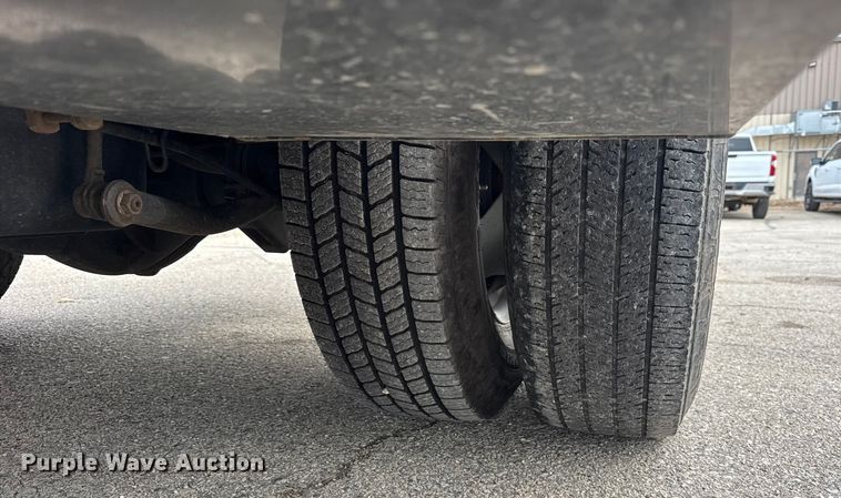 image for item ER0298 2016 Chevrolet Silverado 3500HD flatbed pickup truck