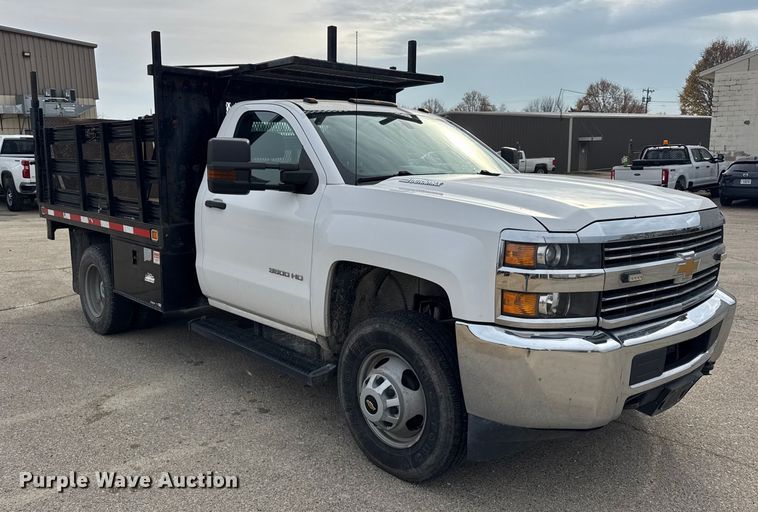 image for item ER0299 2016 Chevrolet Silverado 3500HD flatbed pickup truck