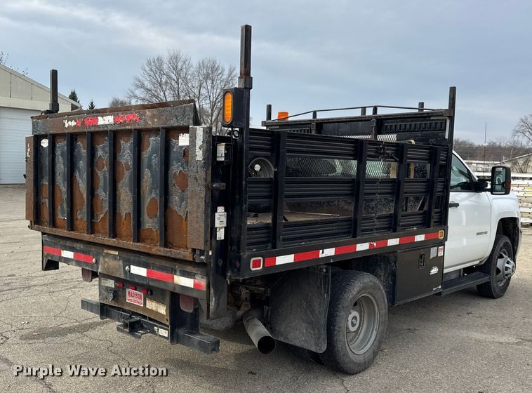 image for item ER0299 2016 Chevrolet Silverado 3500HD flatbed pickup truck