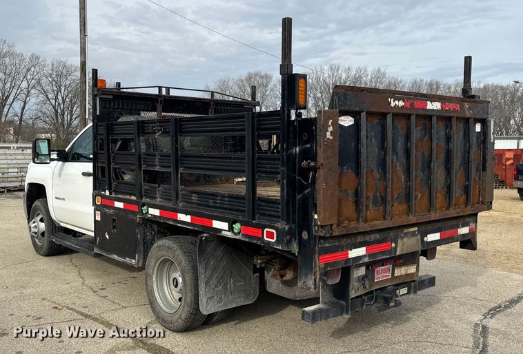 image for item ER0299 2016 Chevrolet Silverado 3500HD flatbed pickup truck