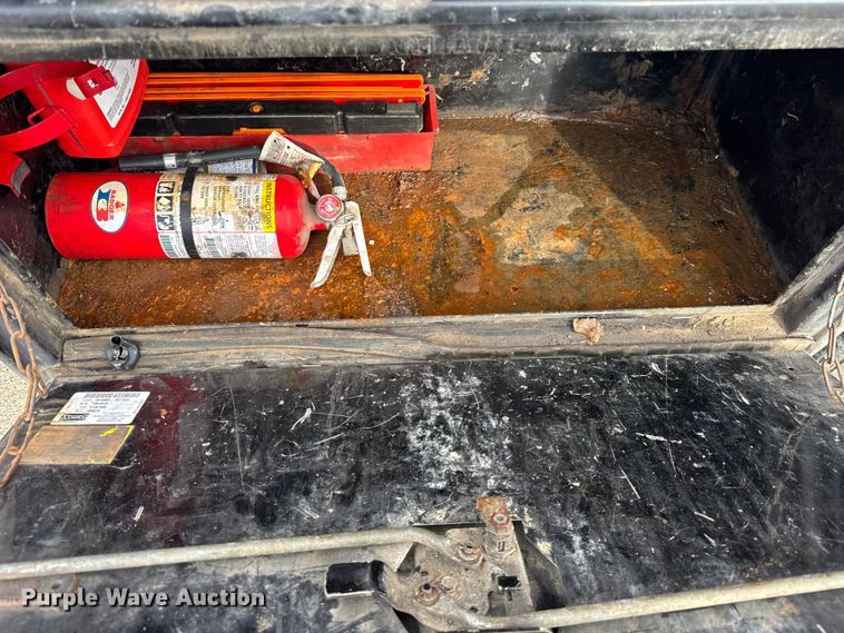 image for item ER0299 2016 Chevrolet Silverado 3500HD flatbed pickup truck