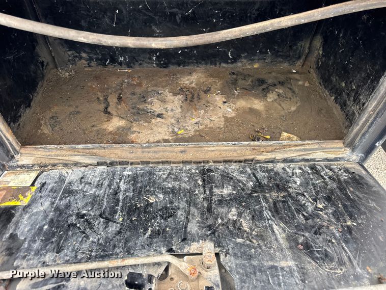 image for item ER0299 2016 Chevrolet Silverado 3500HD flatbed pickup truck