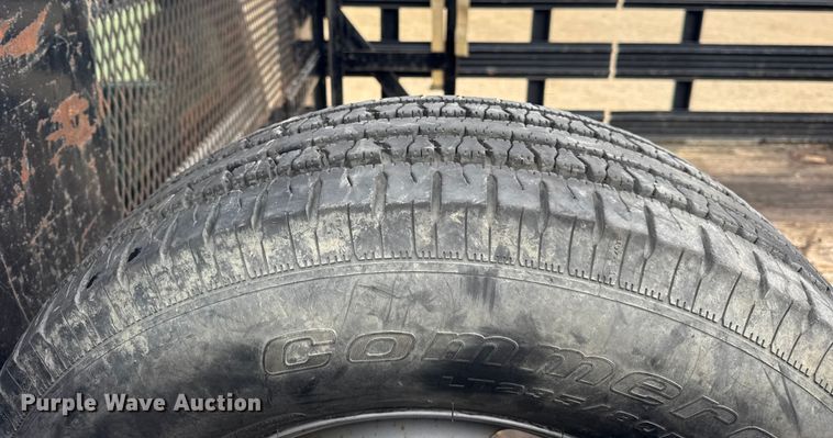 image for item ER0299 2016 Chevrolet Silverado 3500HD flatbed pickup truck