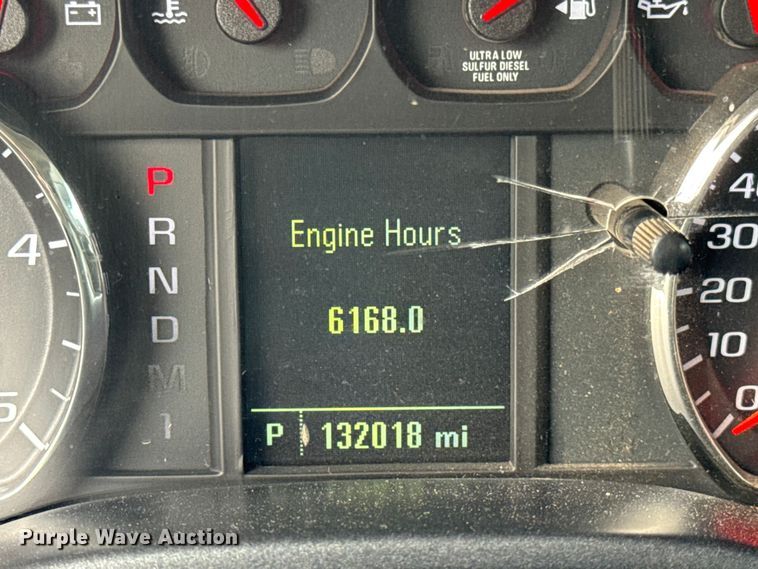 image for item ER0299 2016 Chevrolet Silverado 3500HD flatbed pickup truck