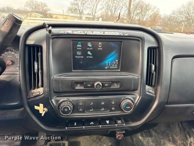 image for item ER0299 2016 Chevrolet Silverado 3500HD flatbed pickup truck