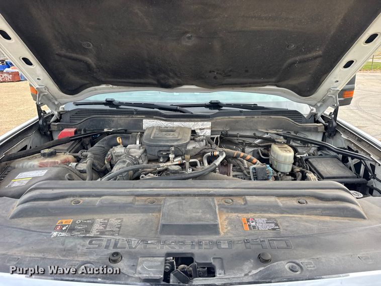 image for item ER0299 2016 Chevrolet Silverado 3500HD flatbed pickup truck