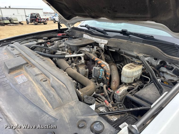 image for item ER0299 2016 Chevrolet Silverado 3500HD flatbed pickup truck