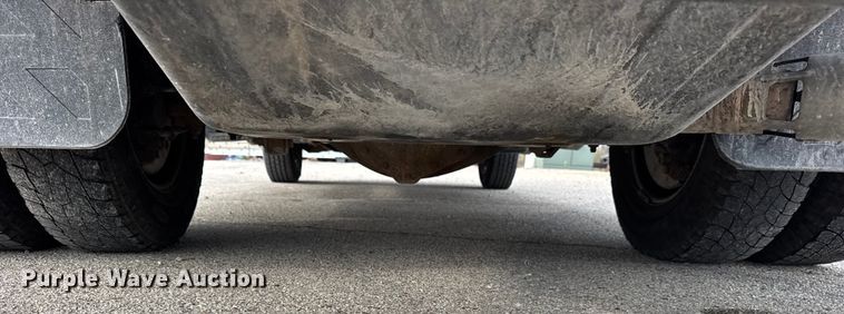 image for item ER0299 2016 Chevrolet Silverado 3500HD flatbed pickup truck