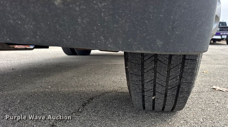 image for item ER0299 2016 Chevrolet Silverado 3500HD flatbed pickup truck