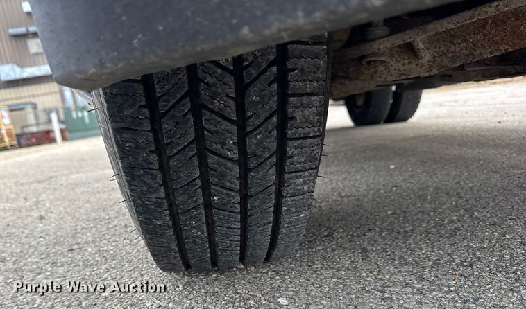 image for item ER0299 2016 Chevrolet Silverado 3500HD flatbed pickup truck