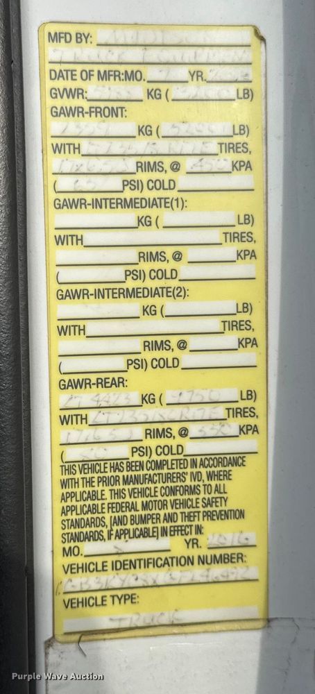 image for item ER0299 2016 Chevrolet Silverado 3500HD flatbed pickup truck