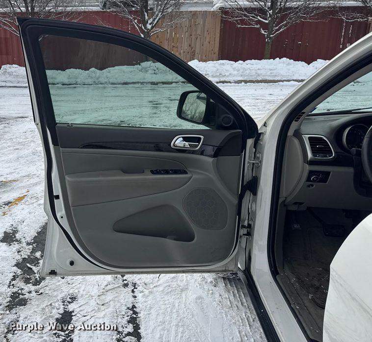 image for item ER0309 2011 Jeep Grand Cherokee Laredo SUV