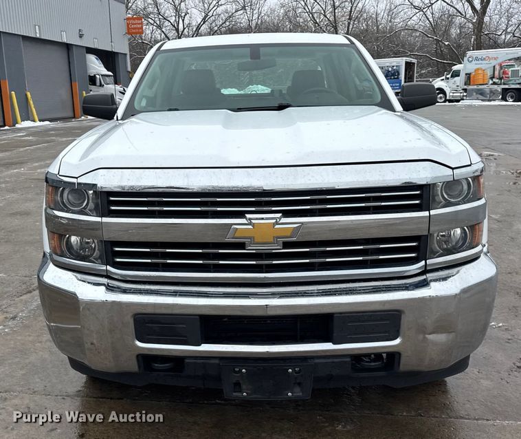 image for item ER0310 2015 Chevrolet Silverado 2500HD Crew Cab utility bed pickup truck