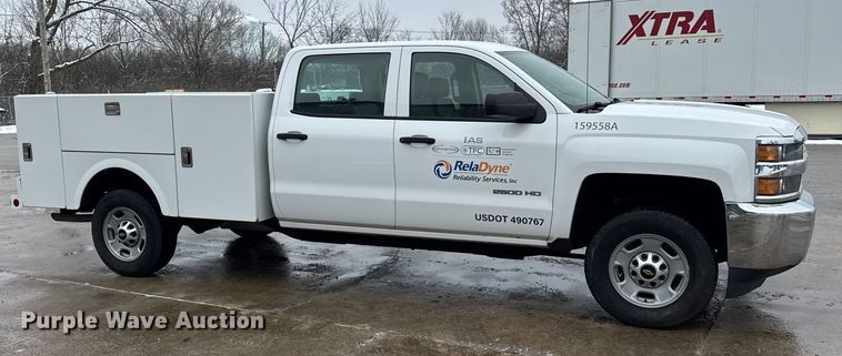 image for item ER0310 2015 Chevrolet Silverado 2500HD Crew Cab utility bed pickup truck