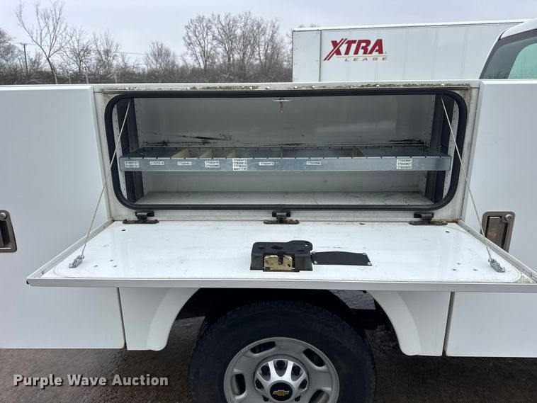 image for item ER0310 2015 Chevrolet Silverado 2500HD Crew Cab utility bed pickup truck