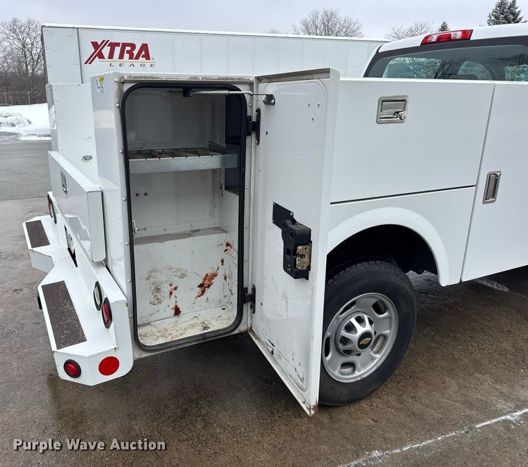 image for item ER0310 2015 Chevrolet Silverado 2500HD Crew Cab utility bed pickup truck