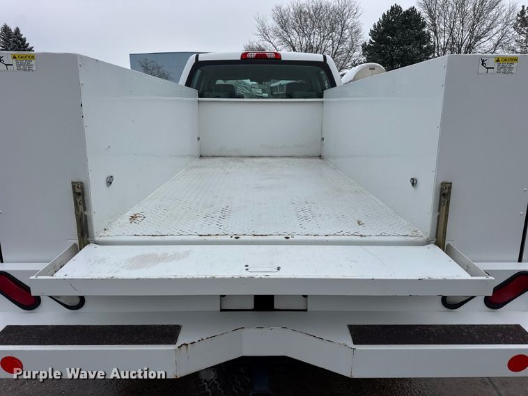 image for item ER0310 2015 Chevrolet Silverado 2500HD Crew Cab utility bed pickup truck