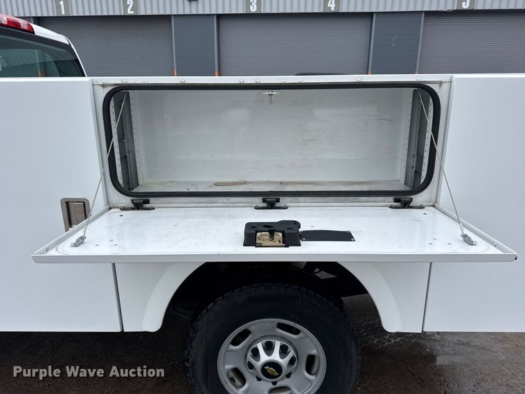 image for item ER0310 2015 Chevrolet Silverado 2500HD Crew Cab utility bed pickup truck