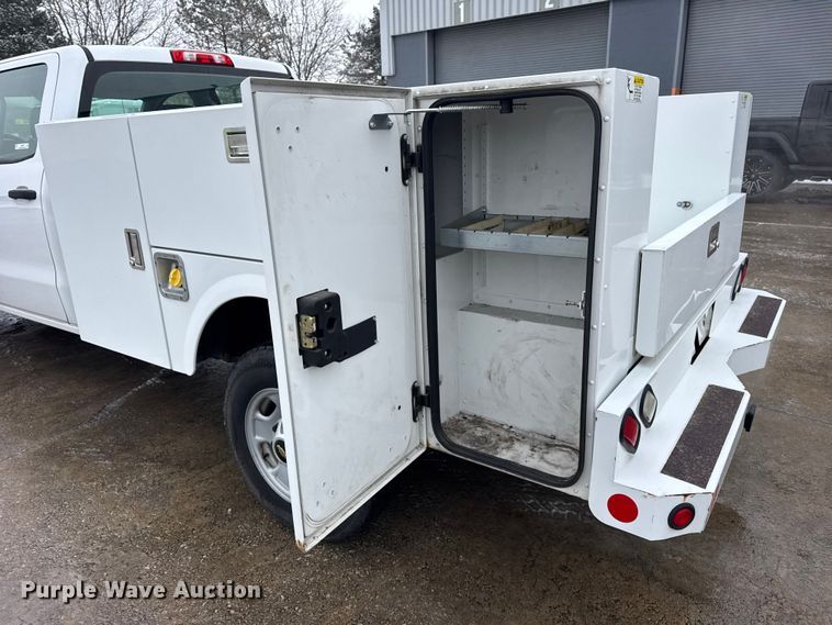 image for item ER0310 2015 Chevrolet Silverado 2500HD Crew Cab utility bed pickup truck