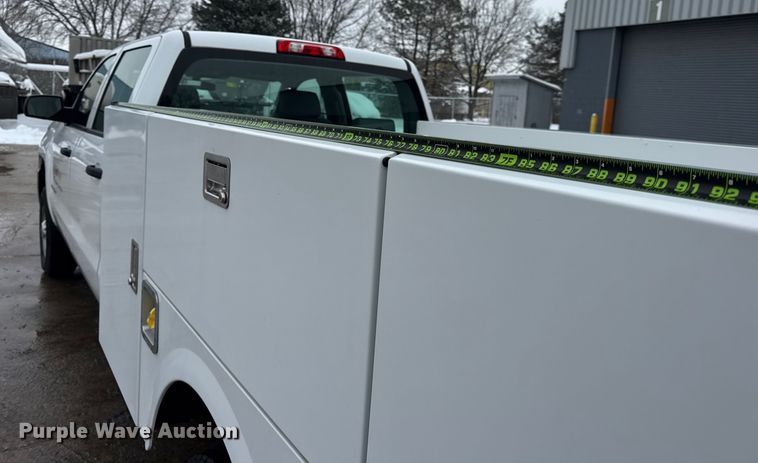 image for item ER0310 2015 Chevrolet Silverado 2500HD Crew Cab utility bed pickup truck