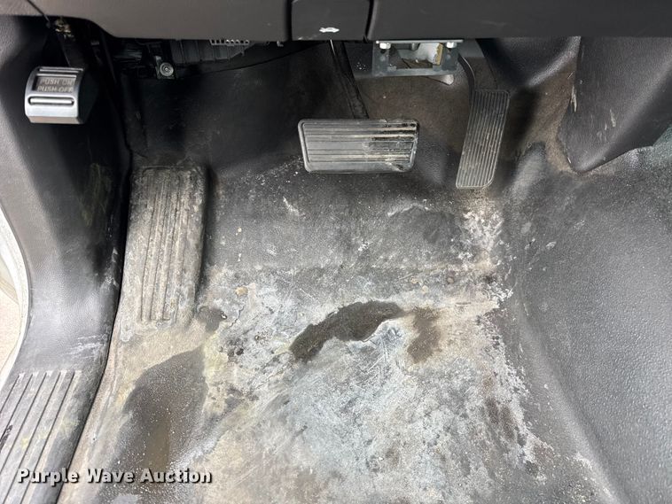 image for item ER0310 2015 Chevrolet Silverado 2500HD Crew Cab utility bed pickup truck