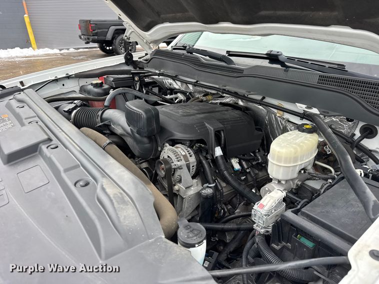 image for item ER0310 2015 Chevrolet Silverado 2500HD Crew Cab utility bed pickup truck