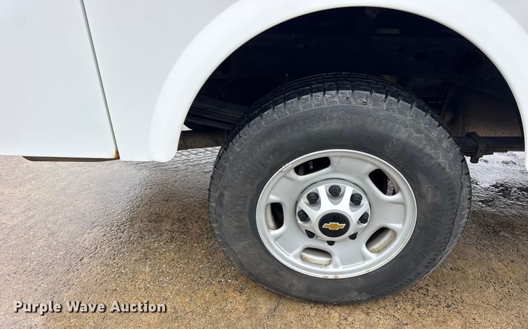 image for item ER0310 2015 Chevrolet Silverado 2500HD Crew Cab utility bed pickup truck