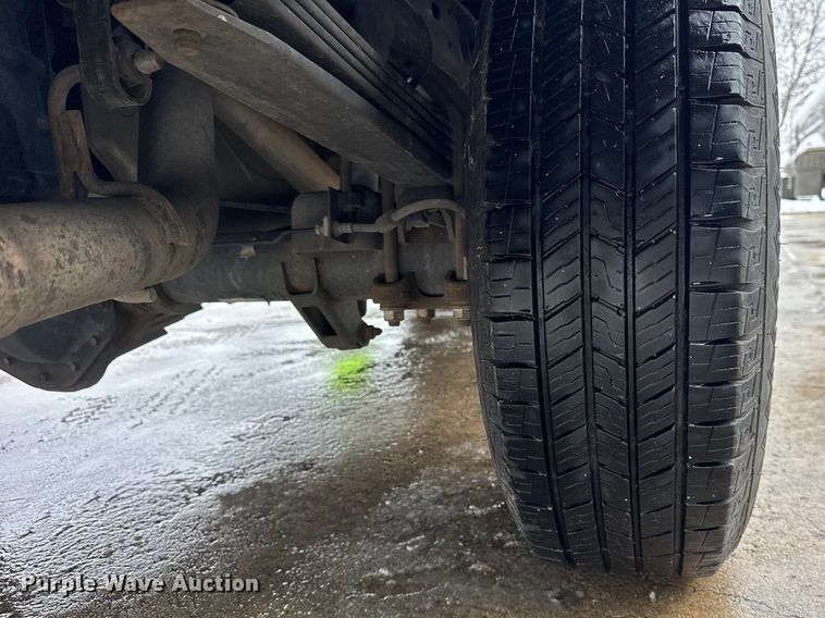 image for item ER0310 2015 Chevrolet Silverado 2500HD Crew Cab utility bed pickup truck