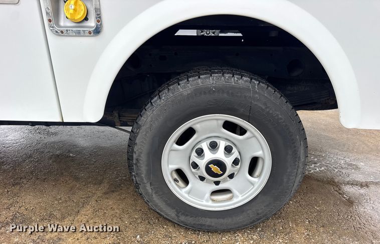 image for item ER0310 2015 Chevrolet Silverado 2500HD Crew Cab utility bed pickup truck