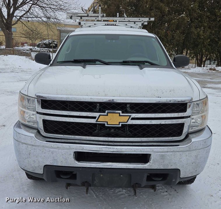 image for item ES2584 2012 Chevrolet Silverado 2500HD pickup truck