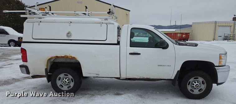 image for item ES2584 2012 Chevrolet Silverado 2500HD pickup truck