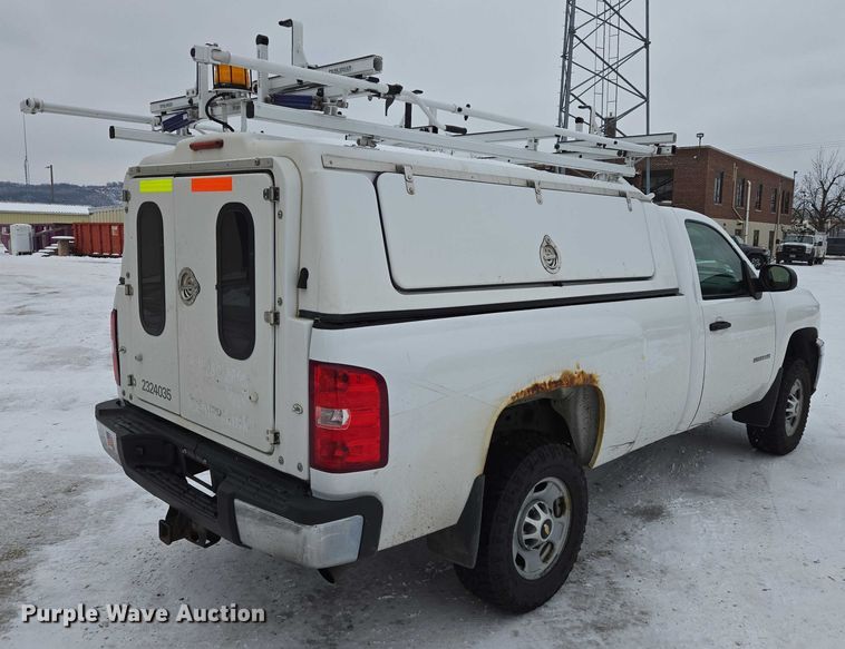 image for item ES2584 2012 Chevrolet Silverado 2500HD pickup truck