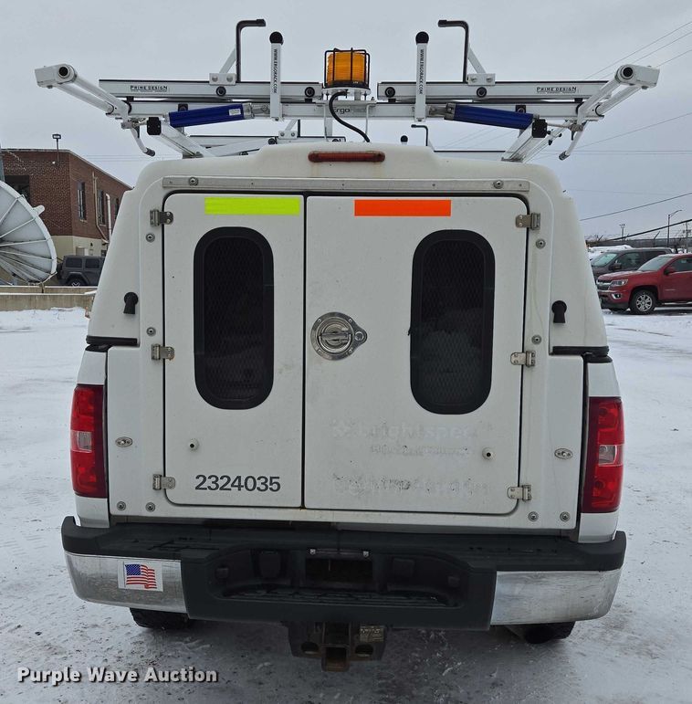 image for item ES2584 2012 Chevrolet Silverado 2500HD pickup truck