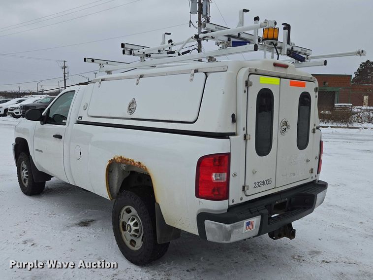 image for item ES2584 2012 Chevrolet Silverado 2500HD pickup truck