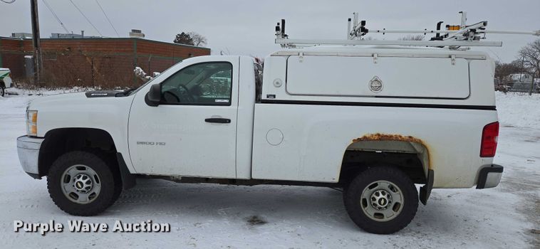 image for item ES2584 2012 Chevrolet Silverado 2500HD pickup truck
