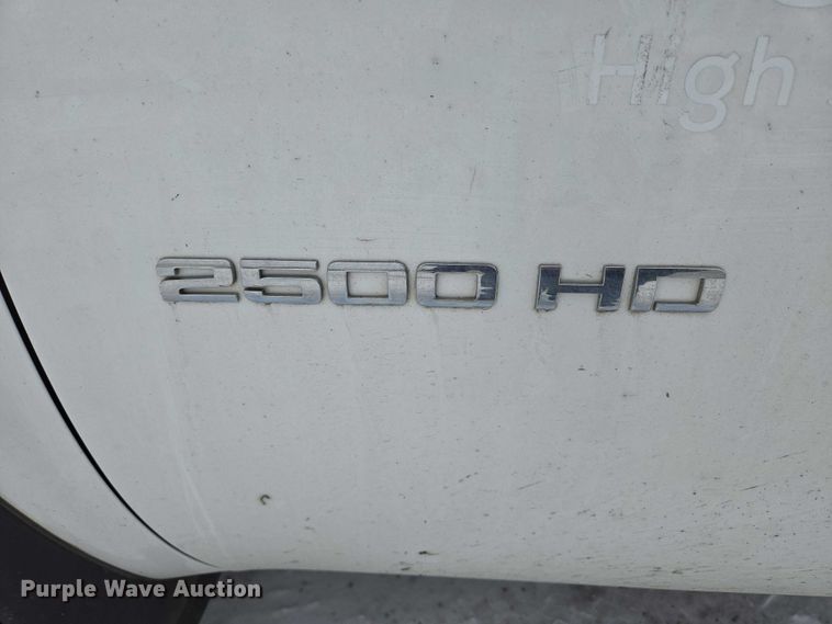 image for item ES2584 2012 Chevrolet Silverado 2500HD pickup truck