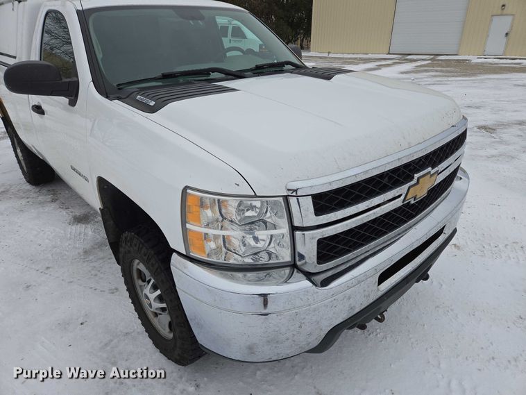 image for item ES2584 2012 Chevrolet Silverado 2500HD pickup truck