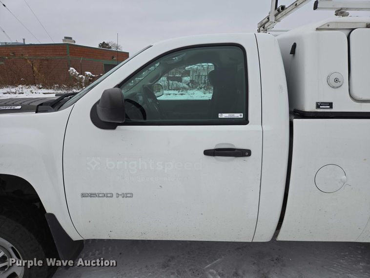 image for item ES2584 2012 Chevrolet Silverado 2500HD pickup truck