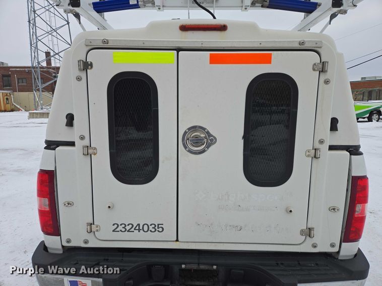 image for item ES2584 2012 Chevrolet Silverado 2500HD pickup truck