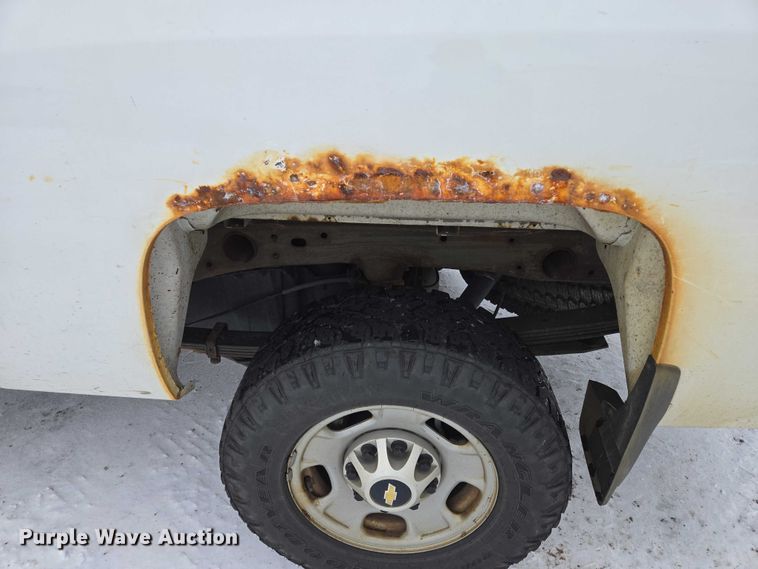 image for item ES2584 2012 Chevrolet Silverado 2500HD pickup truck