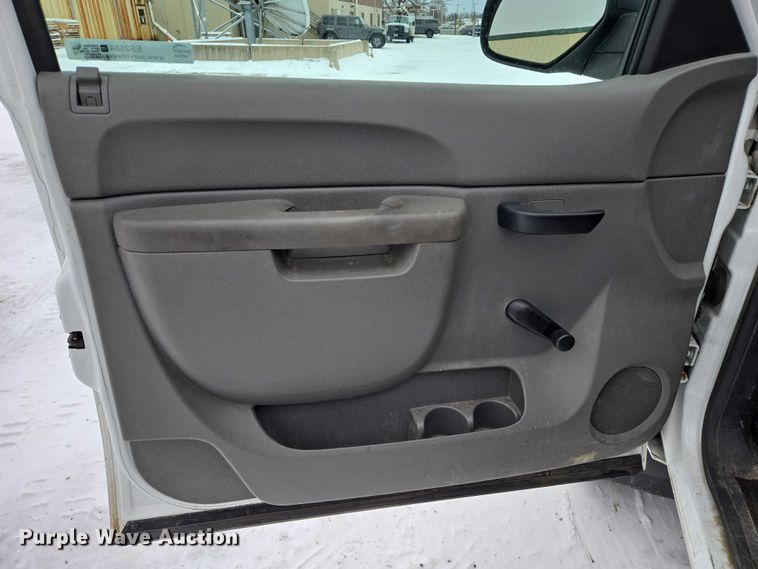 image for item ES2584 2012 Chevrolet Silverado 2500HD pickup truck